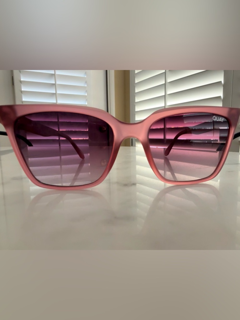 NWT Quay Australia Pink Frame Sunglasses with Purple Gradient Lenses